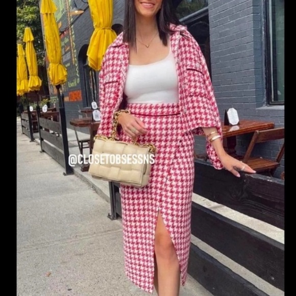 Zara pink tweed style houndstooth skirt with slit. Last one - Picture 3 of 7